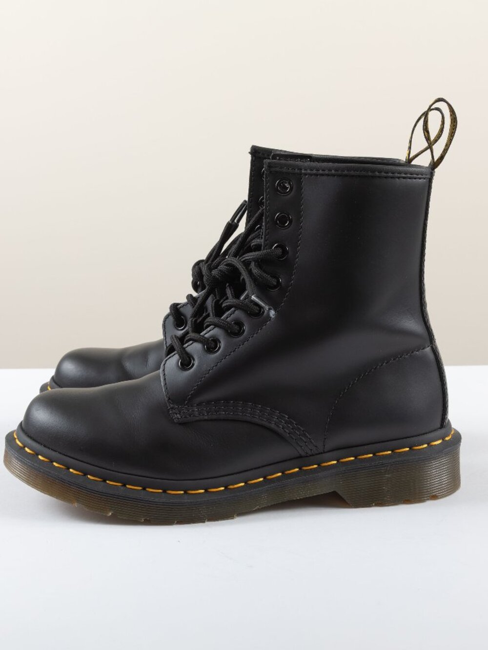 Dr. Martens 1460 W Black Smooth Leather 8-Eye Combat Boots Women's US 7 Like New